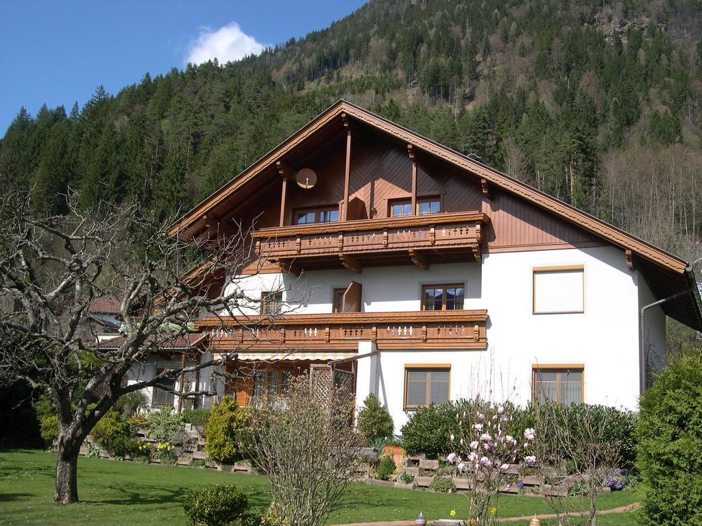 Landhaus Gailer เทรฟเฟน ภายนอก รูปภาพ